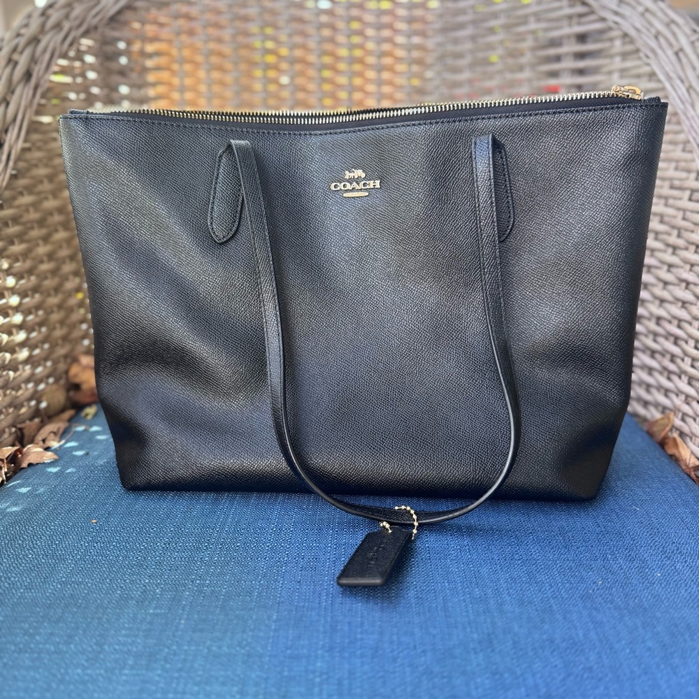 Coach City Zip Tote Black Crossgrain Leather Gold Hardware Purse Bag